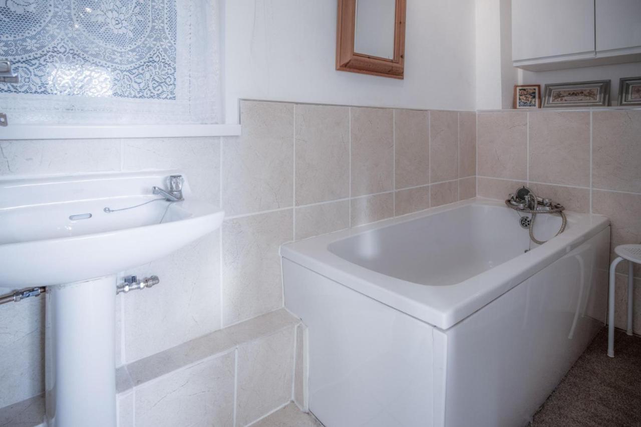 Maytree Cottage - 4 Bedroom Holiday Home - Tenby Exterior foto
